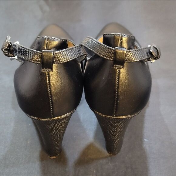 NINE WEST ALMOND TOE ADJUSTABLE BUCKLE ANKLE STRAP WEDGE - Picture 6 of 15